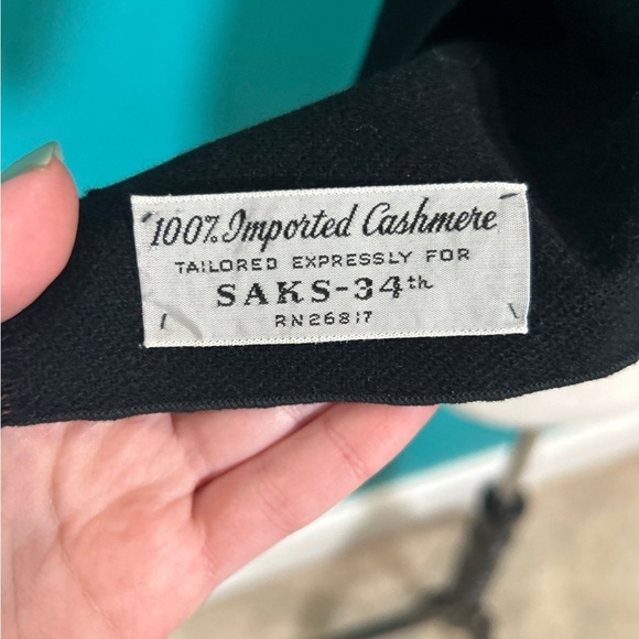 Black 100% cashmere vintage scarf for saks - 34th or saks fifth avenue - Picture 2 of 2